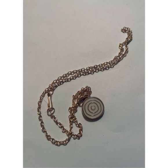 PRETTY WHITE AND GOLD MEDALLION NECKLACE - Picture 3 of 5